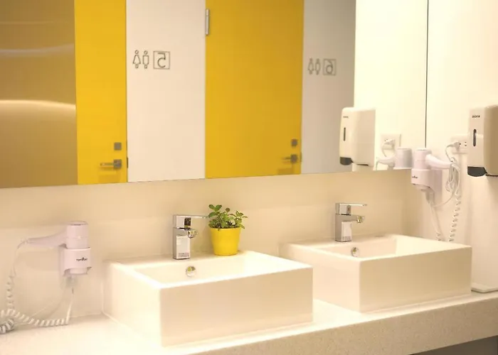 Bouti City Capsule Inn